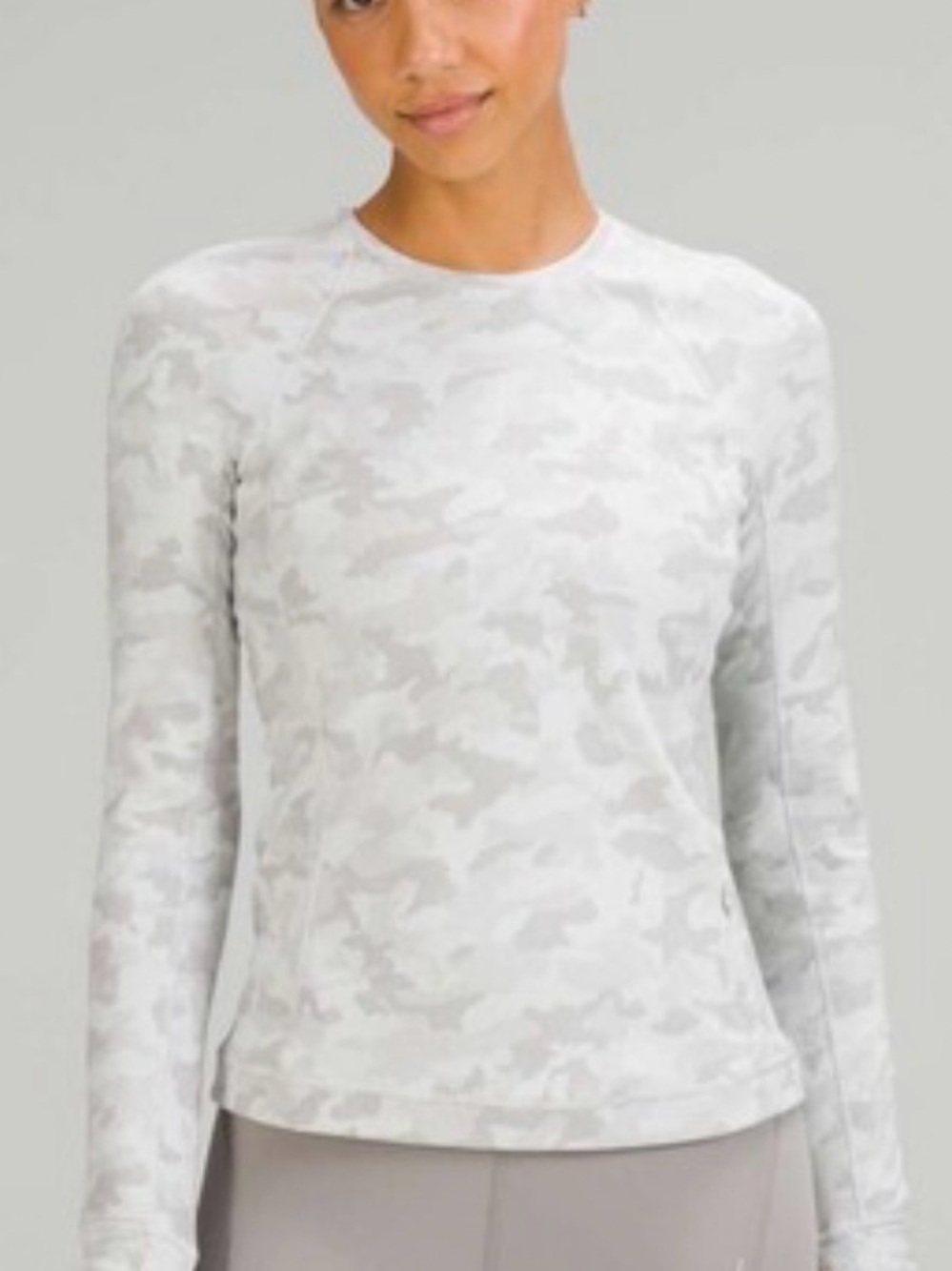 Women's White Camo Long-Sleeve Crew Neck Top size 4 Keep your warm